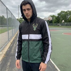 Milwaukee Bucks Lightweight Windbreaker Full Zip Hooded Pockets Anorak Small NBA